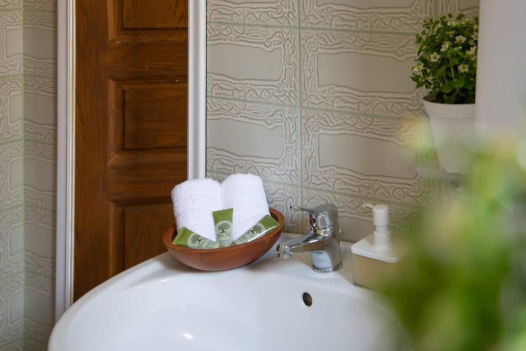 Seaview Stylish Flat In Andros - Walk To Beach Eksteriør bilde