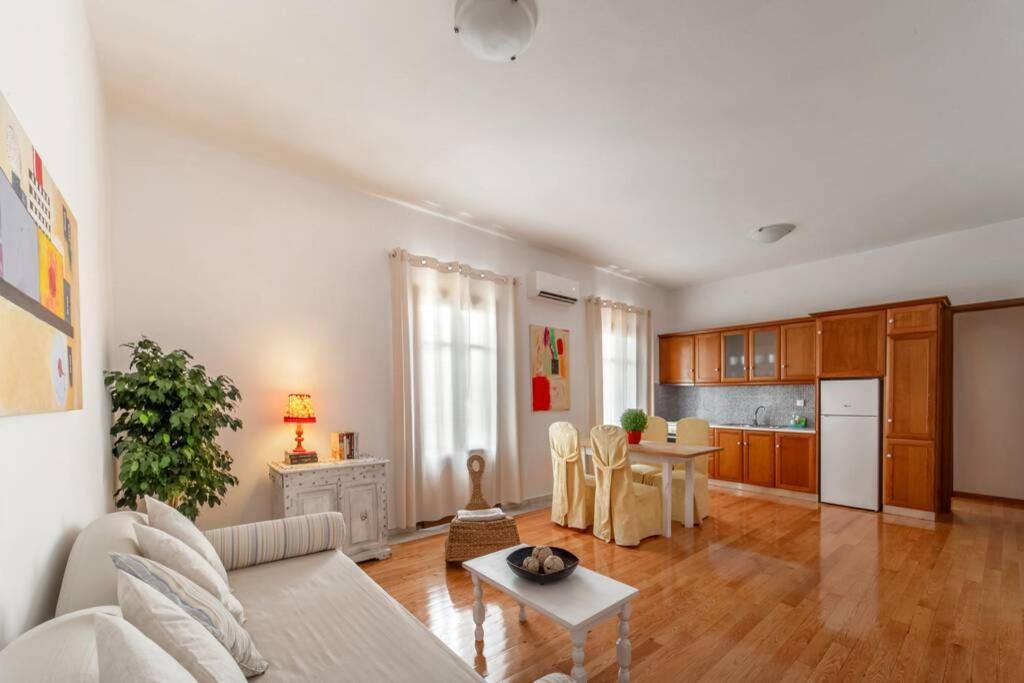 Seaview Stylish Flat In Andros - Walk To Beach Eksteriør bilde